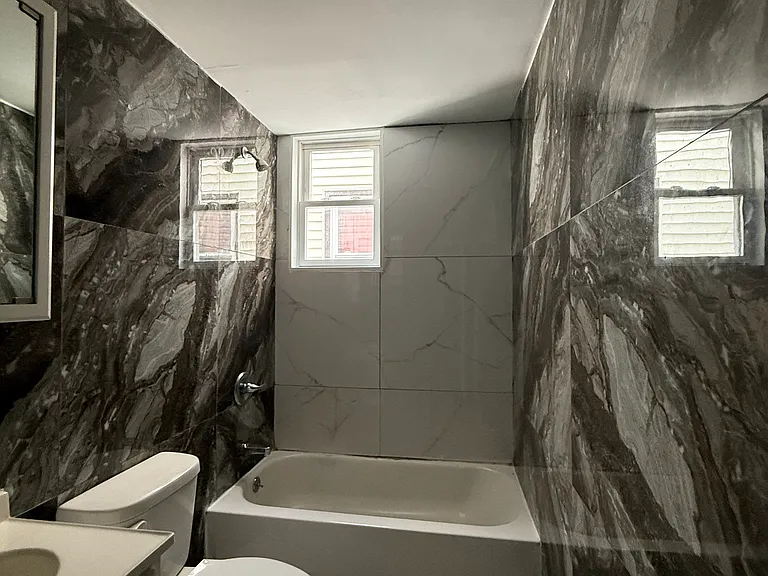 139 N 11th St #2RR — Photo 8