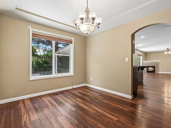 5th image of 1612 SE 187th Pl