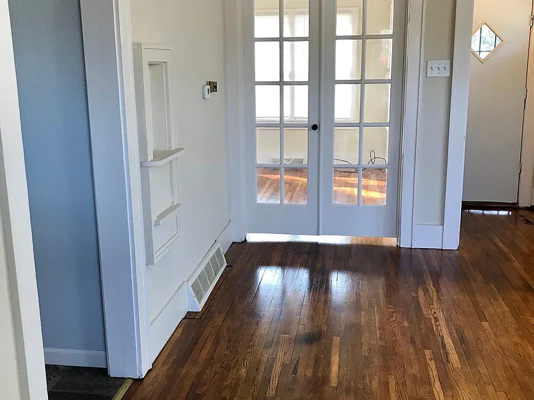 114 Vine St — Photo 5