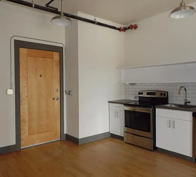222 N Central St — Photo 32