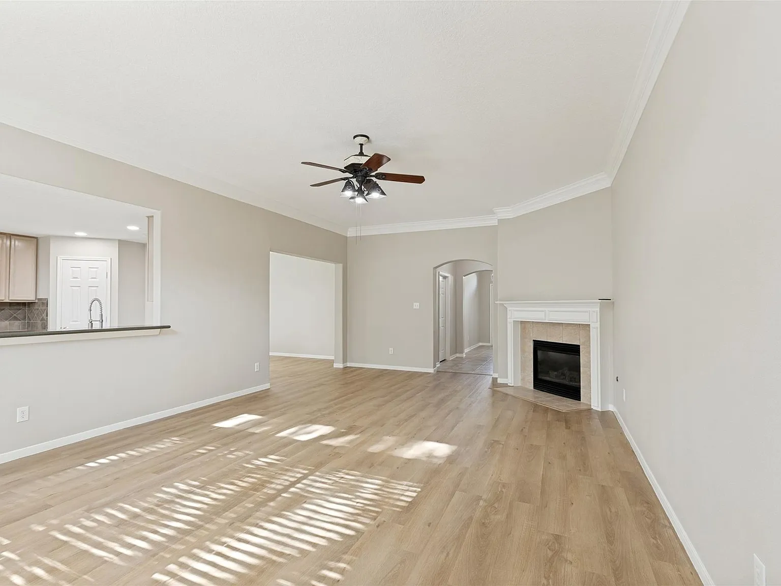 4 bed, 2.0 bath, 2319 sqft, $2,200 — Photo 4