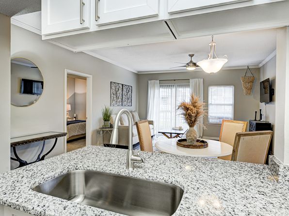 11400 Gables Dr #406