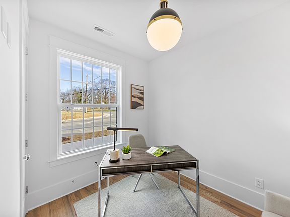 4th image of 932 Parkwood Ave