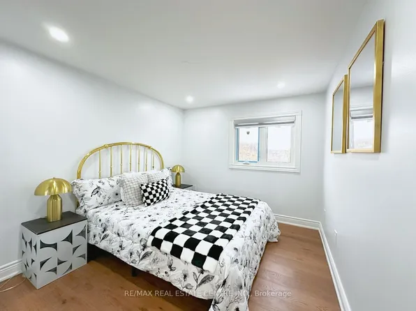 498 Bankside Dr, Kitchener, ON N2N 3J3