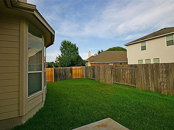4th image of 767 Bent Wood Pl