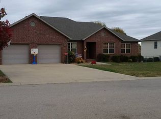 371 Prairie Ridge Dr, Lebanon, MO 65536