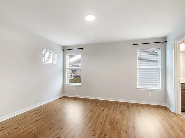 670 Lambert Dr — Photo 16