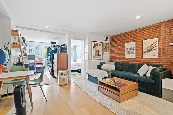 Rented by Dimitrios Kapelonis, LREB | media 3