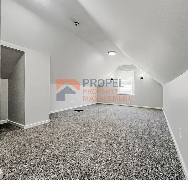 5072 Winifred St — Photo 9