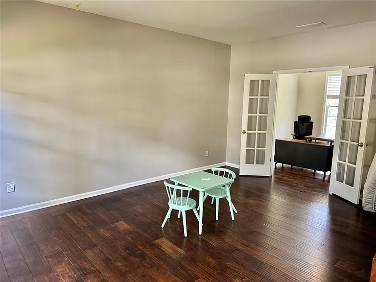 230 Albrighton Ct — Photo 9