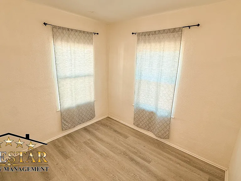703 Woodrow Ave — Photo 11