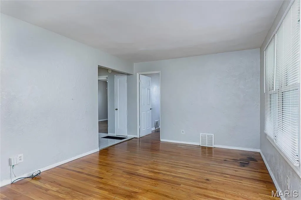 2 bed, 1.0 bath, 780 sqft, $1,300 — Photo 3