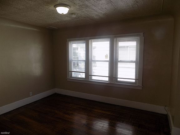 5th image of 15841 Kentucky Ave