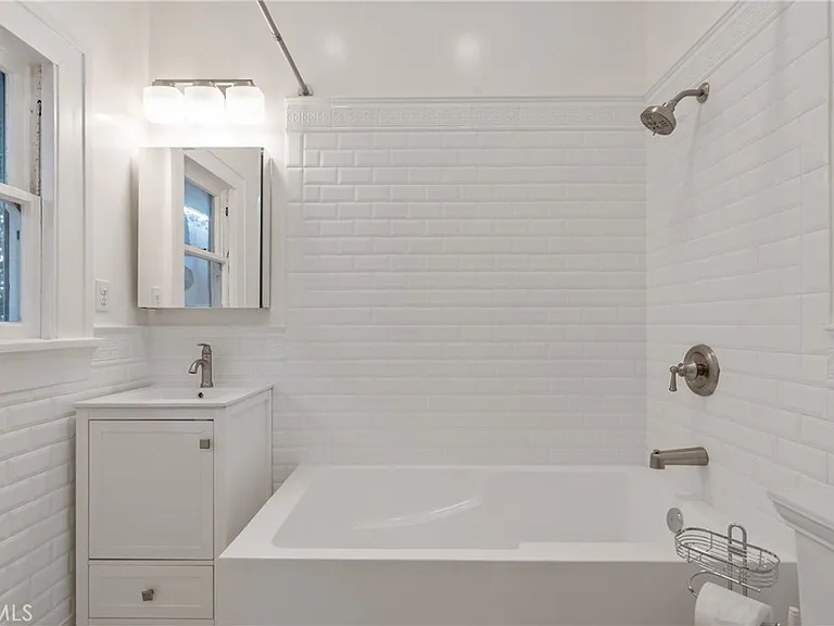 1325 E Altadena Dr — Photo 10