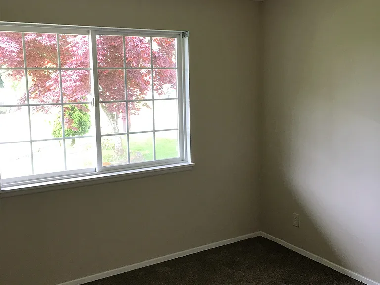 866 Pierce Ave NE — Photo 8