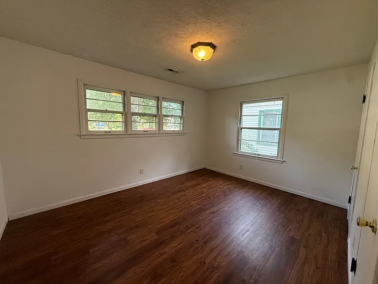 1439 S Pickwick Ave — Photo 7