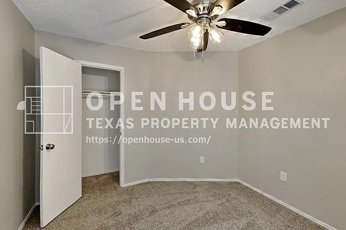 216 Caprock Dr — Photo 13