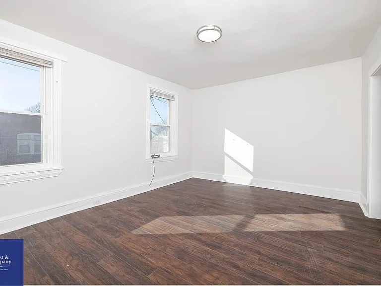 1739 W 5th St #2 — Photo 6
