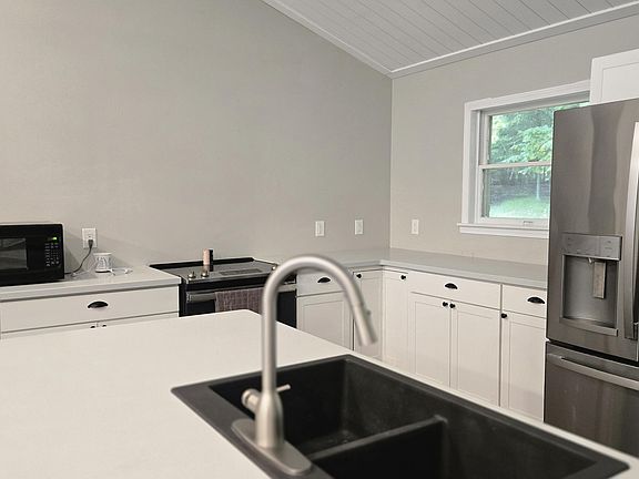 4th image of 537 Hastings Rd