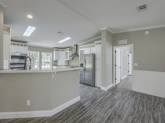 5th image of 130 Cypress Point Cir E