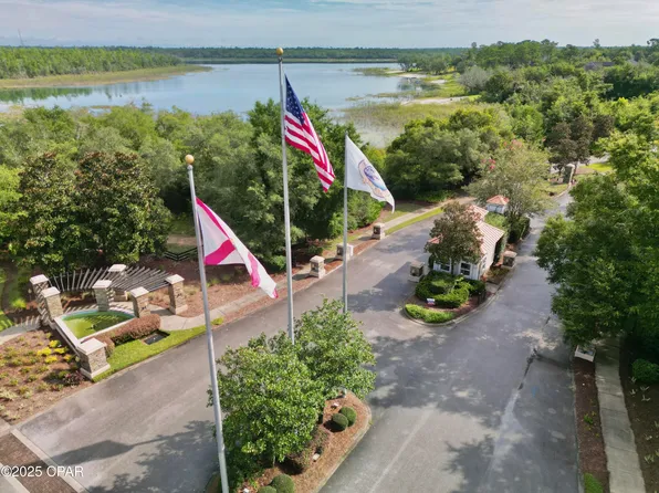 105 Lake Merial Trl, Southport, FL 32409