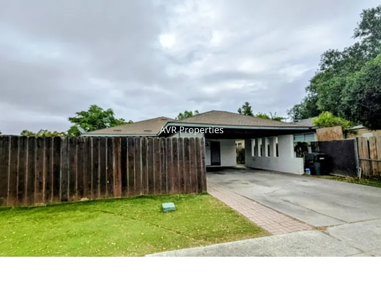 520 N Livermore Ave — Photo 1