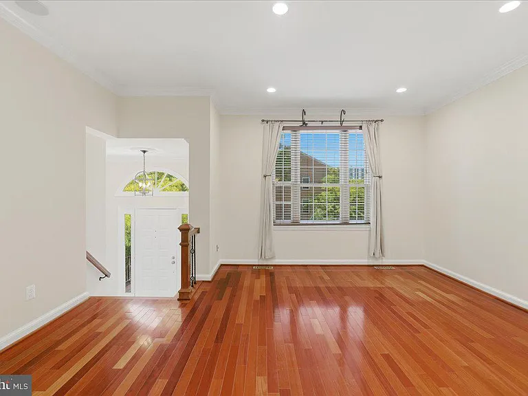 1433 McLean Mews Ct — Photo 9
