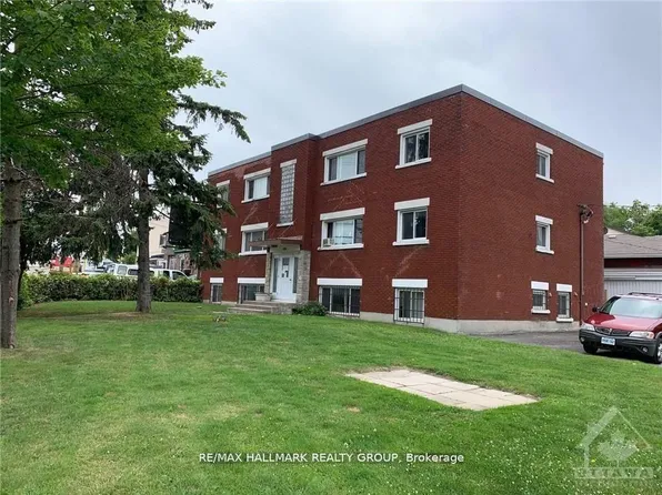 1064 Merivale Rd #2, Ottawa, ON K1Z 6A8