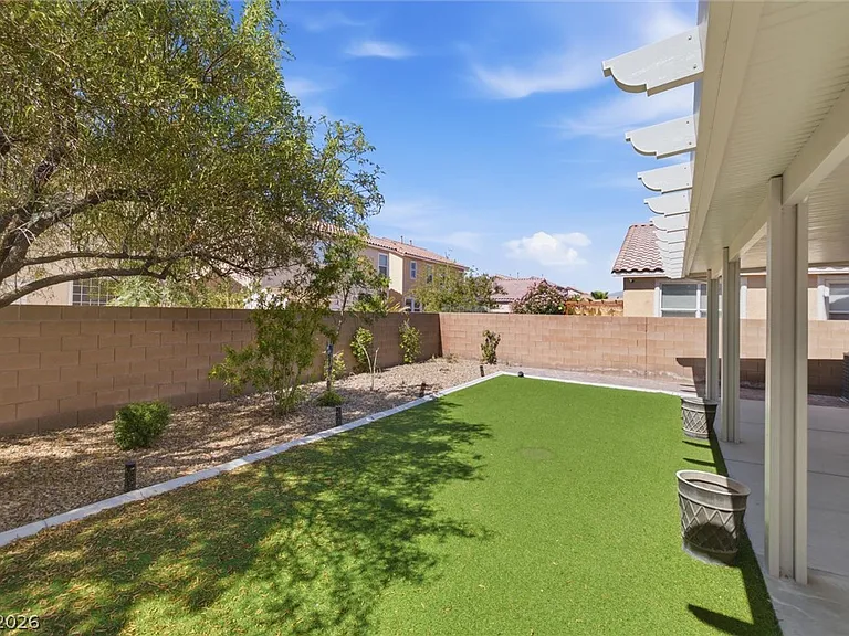 321 Arrowbird Ave — Photo 2