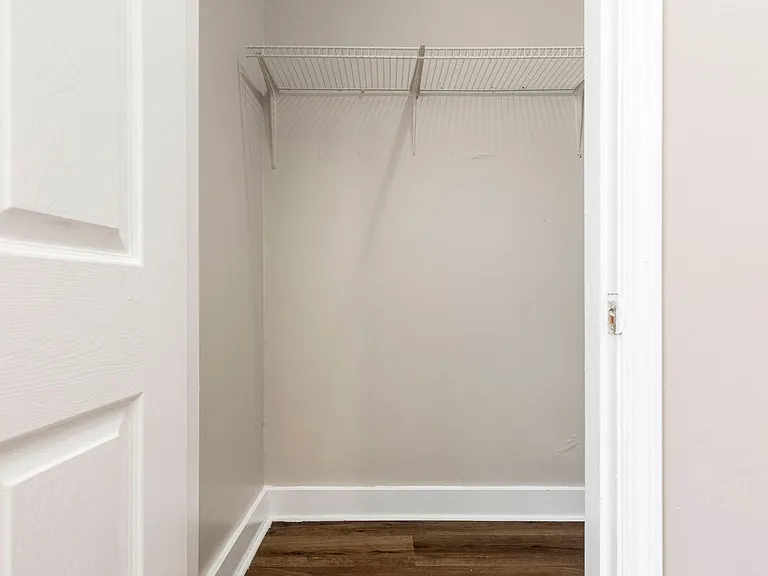 315 W Lee St — Photo 11