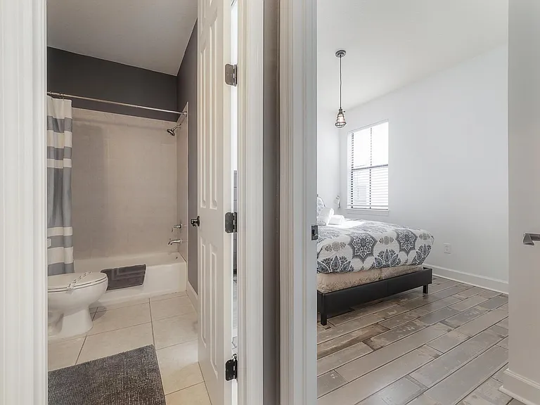 111 S Packwood Ave #C — Photo 13