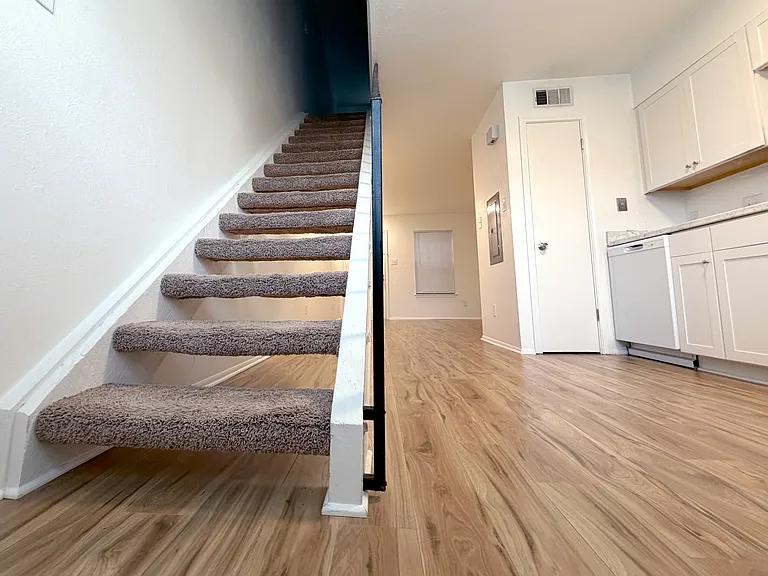 3425 Ridgelake Dr #215 — Photo 5