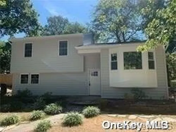 205 Foxdale Lane, Port Jefferson, NY 11777