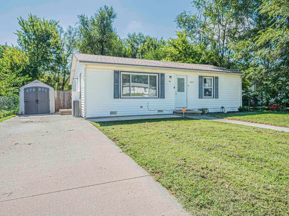 1605 Westwood Blvd, Junction City, KS 66441