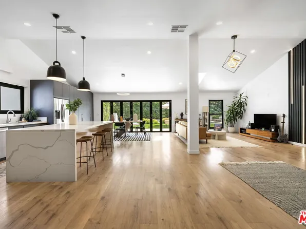 23110 Bigler St, Woodland Hills, CA 91364