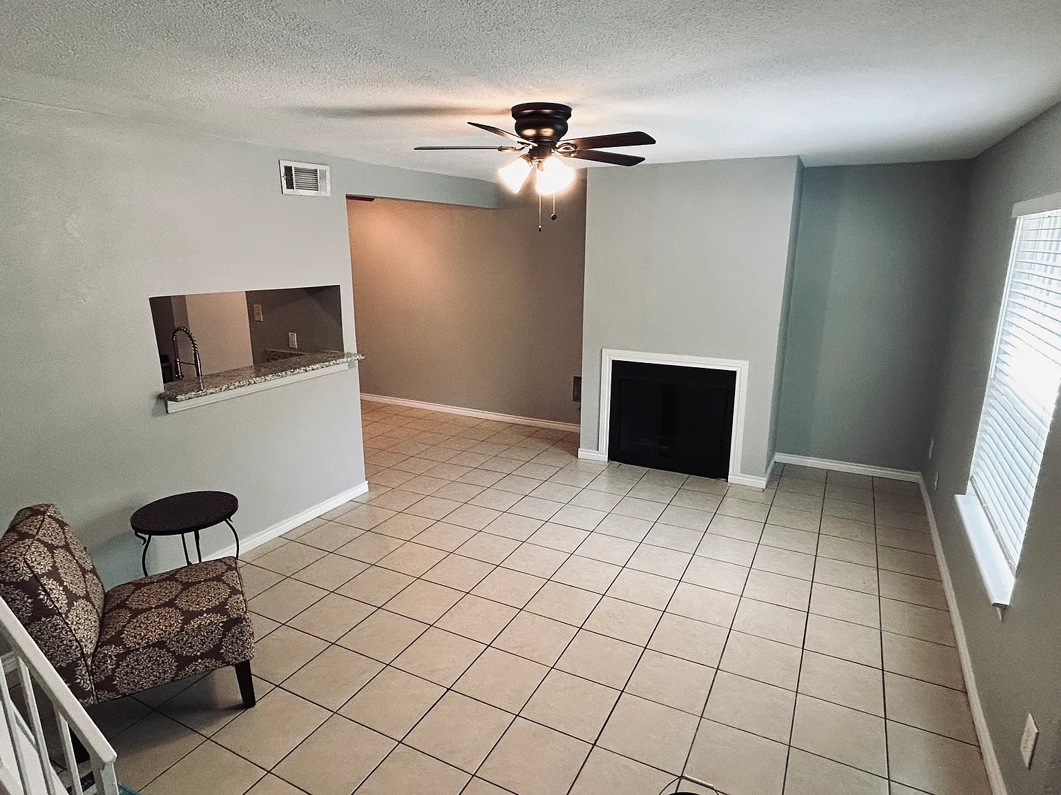 2 bed, 900 sqft, $1,300 — Photo 3