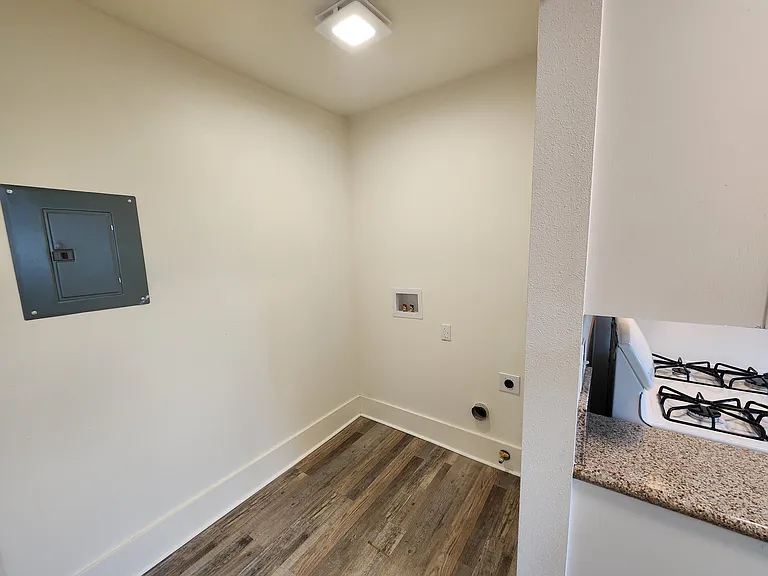 401 N Cherry St — Photo 19
