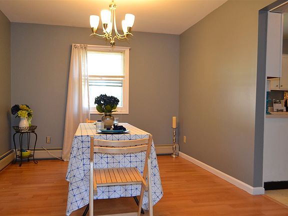5th image of 13 Heritage Ln