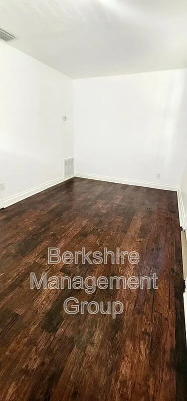Building Photo - 940 E Palmetto St