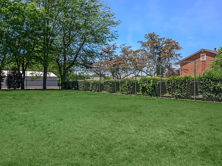 Sassafras Hill Apartments — Photo 5