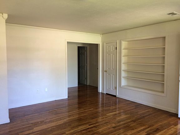 2nd image of 2516 5th Ave