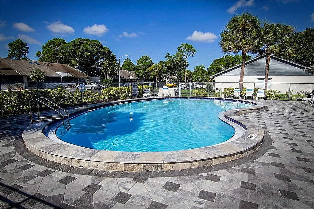 2 bed, 1036 sqft, $1,999 — Photo 4