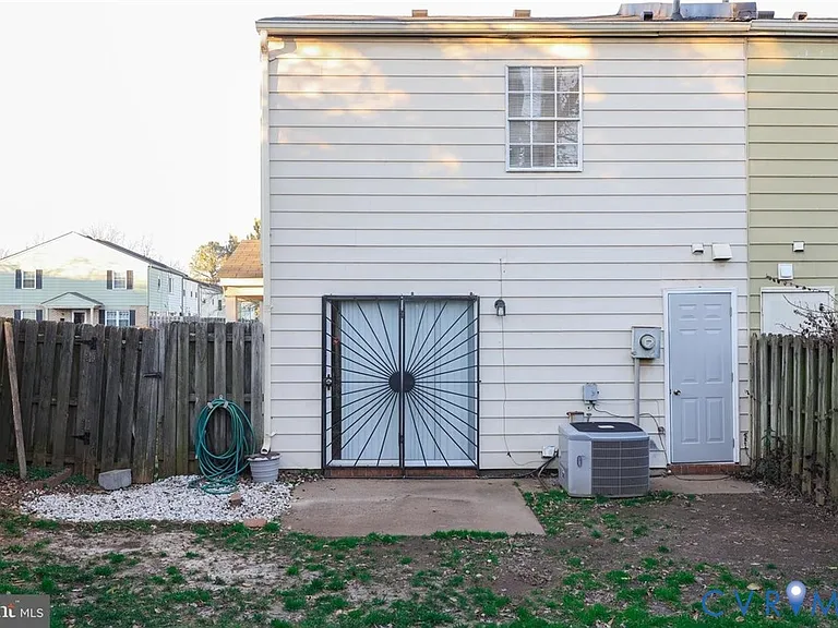 3221 Hunters Mill Dr — Photo 20