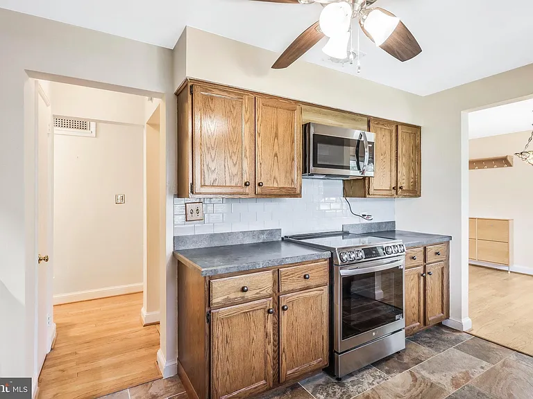 7030 Donna Cir — Photo 8