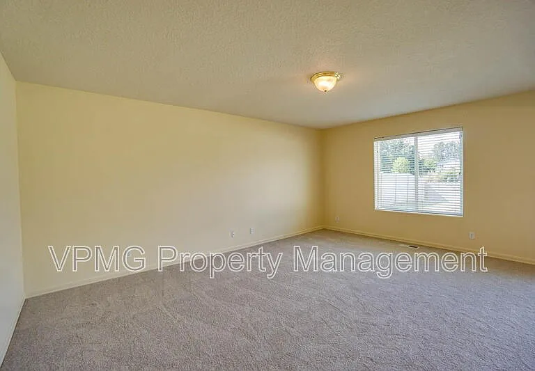 2214 NW 7th St — Photo 7
