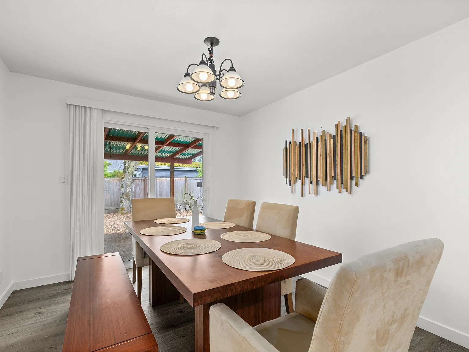 4 bed, 2100 sqft, $7,000 — Photo 2
