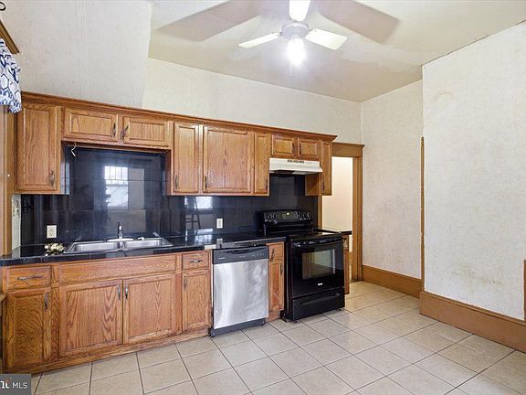 2nd image of 207 W Sunset Ave
