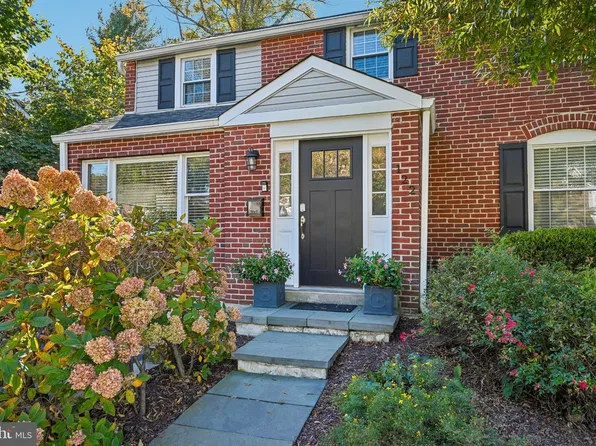 122 Hickory Ln, Bryn Mawr, PA 19010