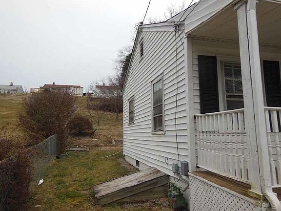 5th image of 903 Kellogg Ave NW