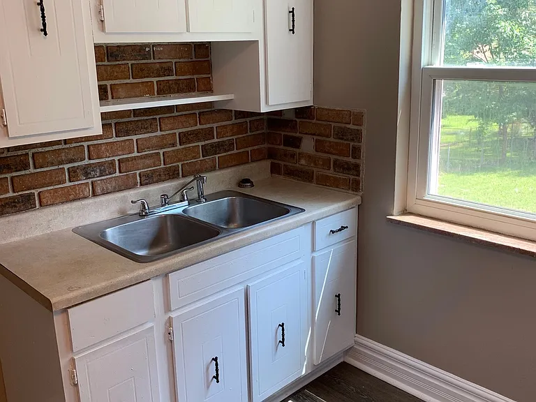 2180 Townhill Dr — Photo 7